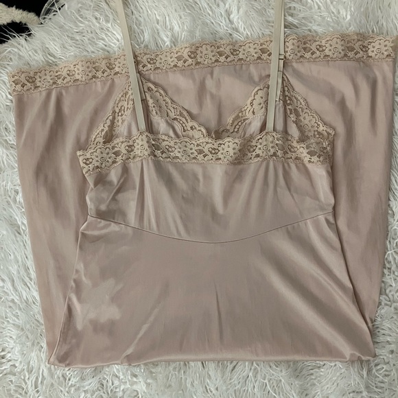 Vassarette Nude/Blush Vintage Slip - Picture 4 of 11